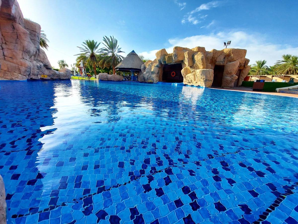 Danat Al Ain Resort Exterior photo The swimming pool at the Atlantis Waterpark