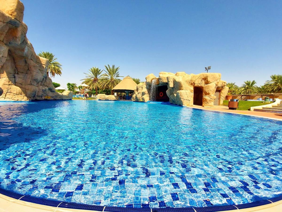 Danat Al Ain Resort Exterior photo The swimming pool at the resort