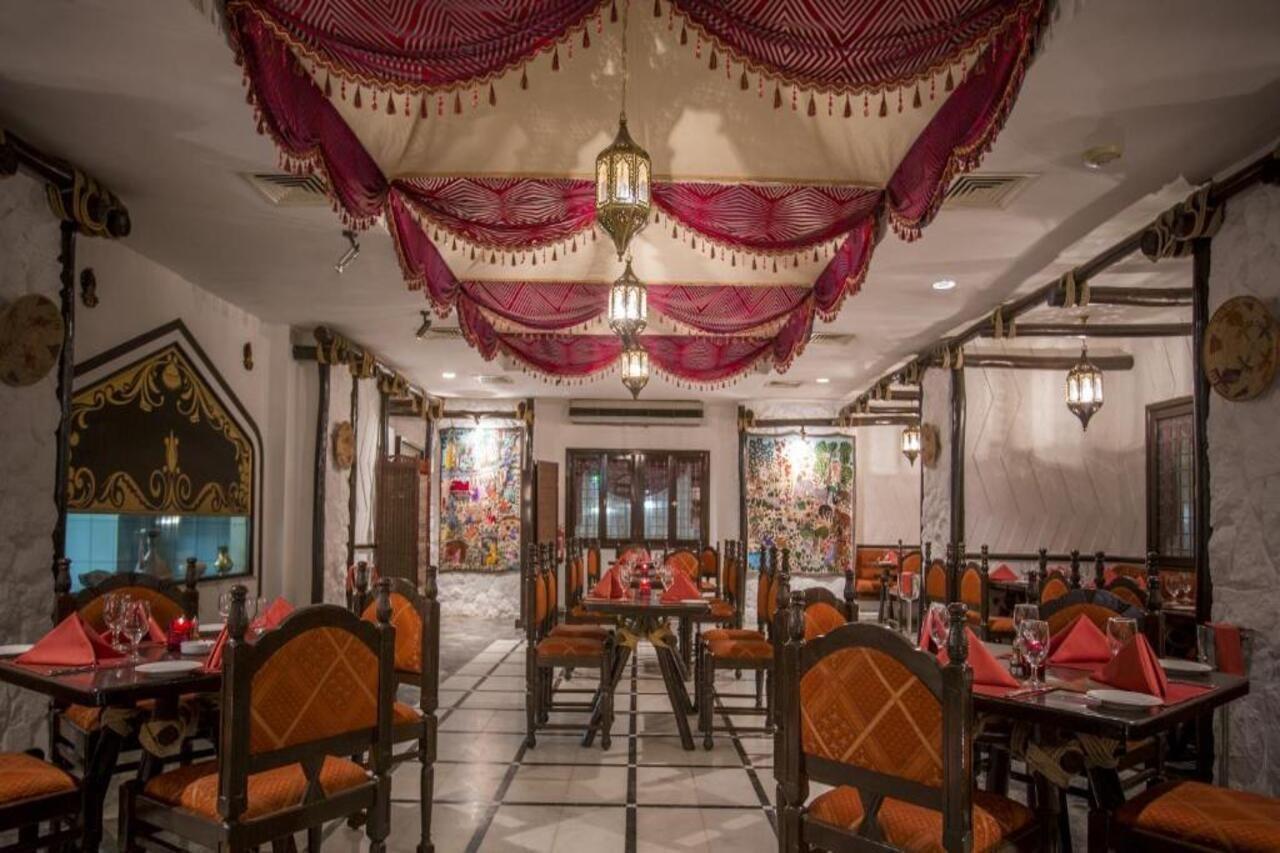 Danat Al Ain Resort Exterior photo The interior of the restaurant
