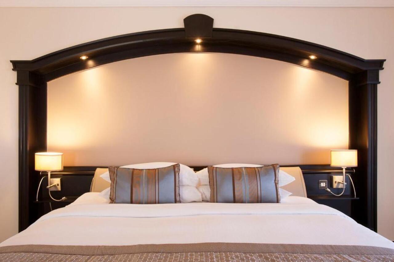 Danat Al Ain Resort Exterior photo A bedroom at the hotel