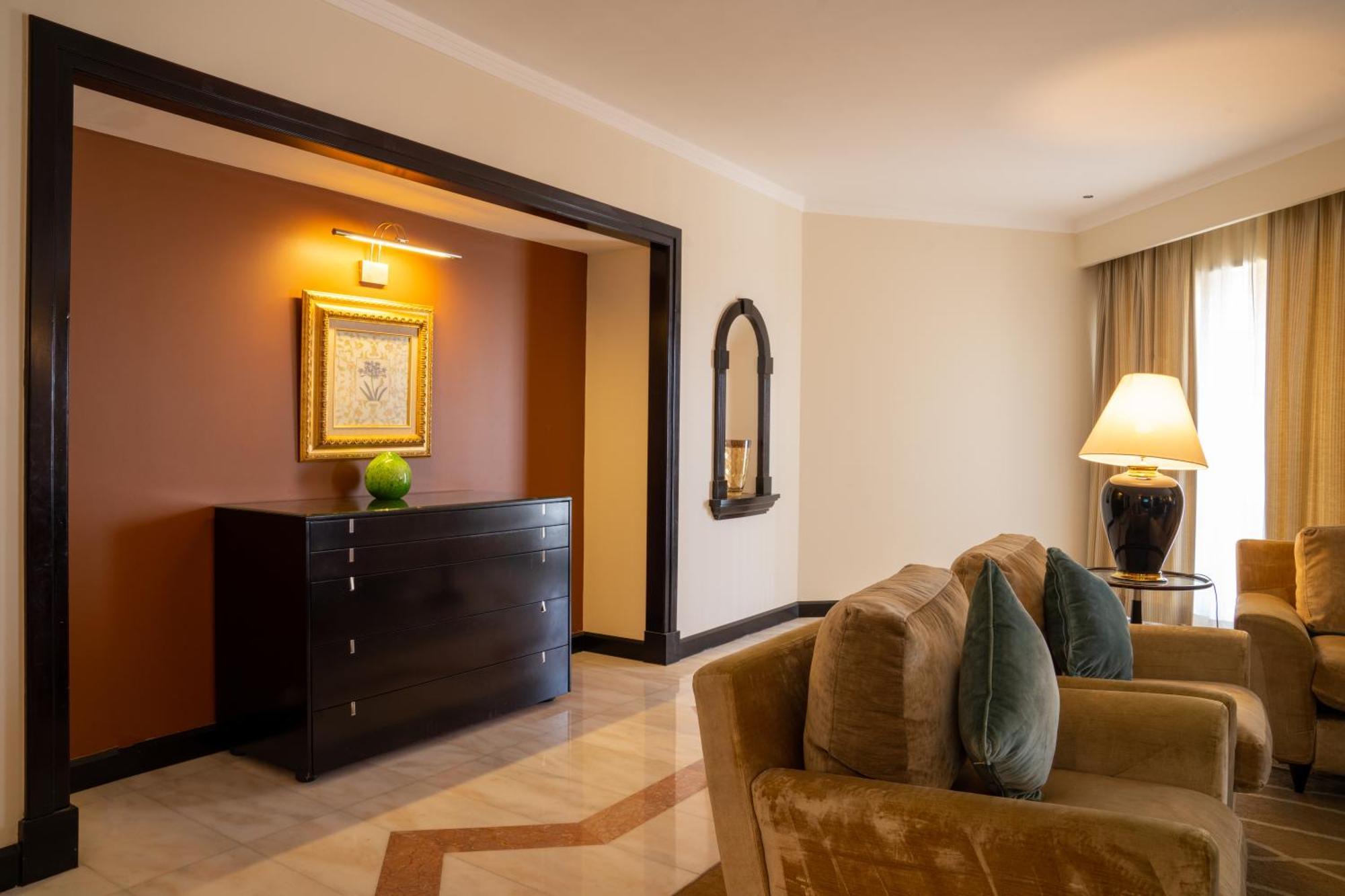 Danat Al Ain Resort Exterior photo A suite at the Taj Mahal Palace, Mumbai