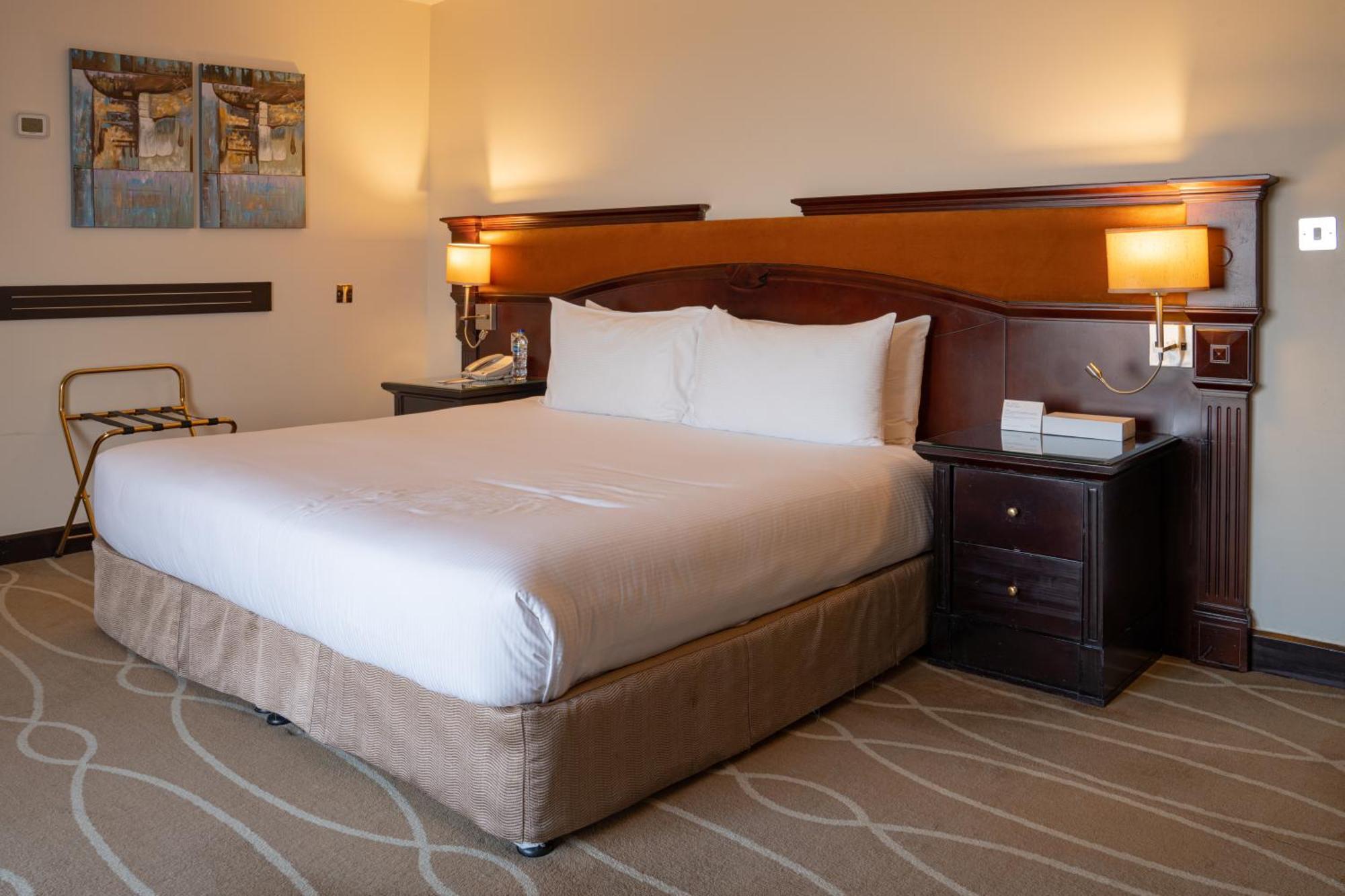 Danat Al Ain Resort Exterior photo A bedroom at the hotel