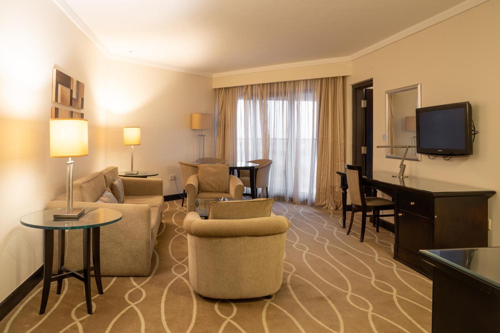 Danat Al Ain Resort Exterior photo A suite at the hotel