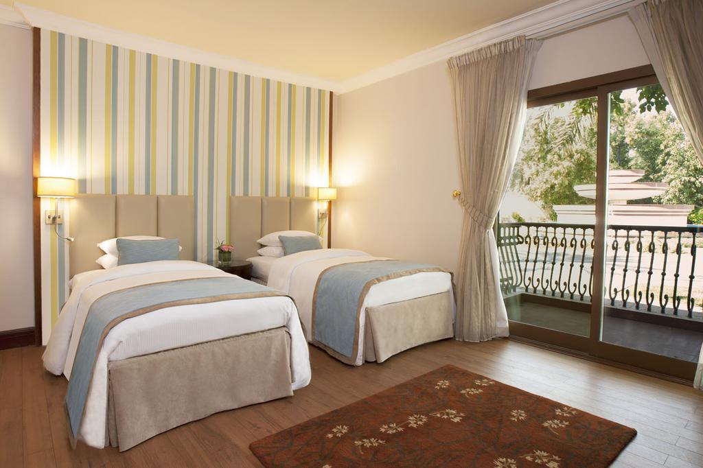 Danat Al Ain Resort Exterior photo A room at the hotel